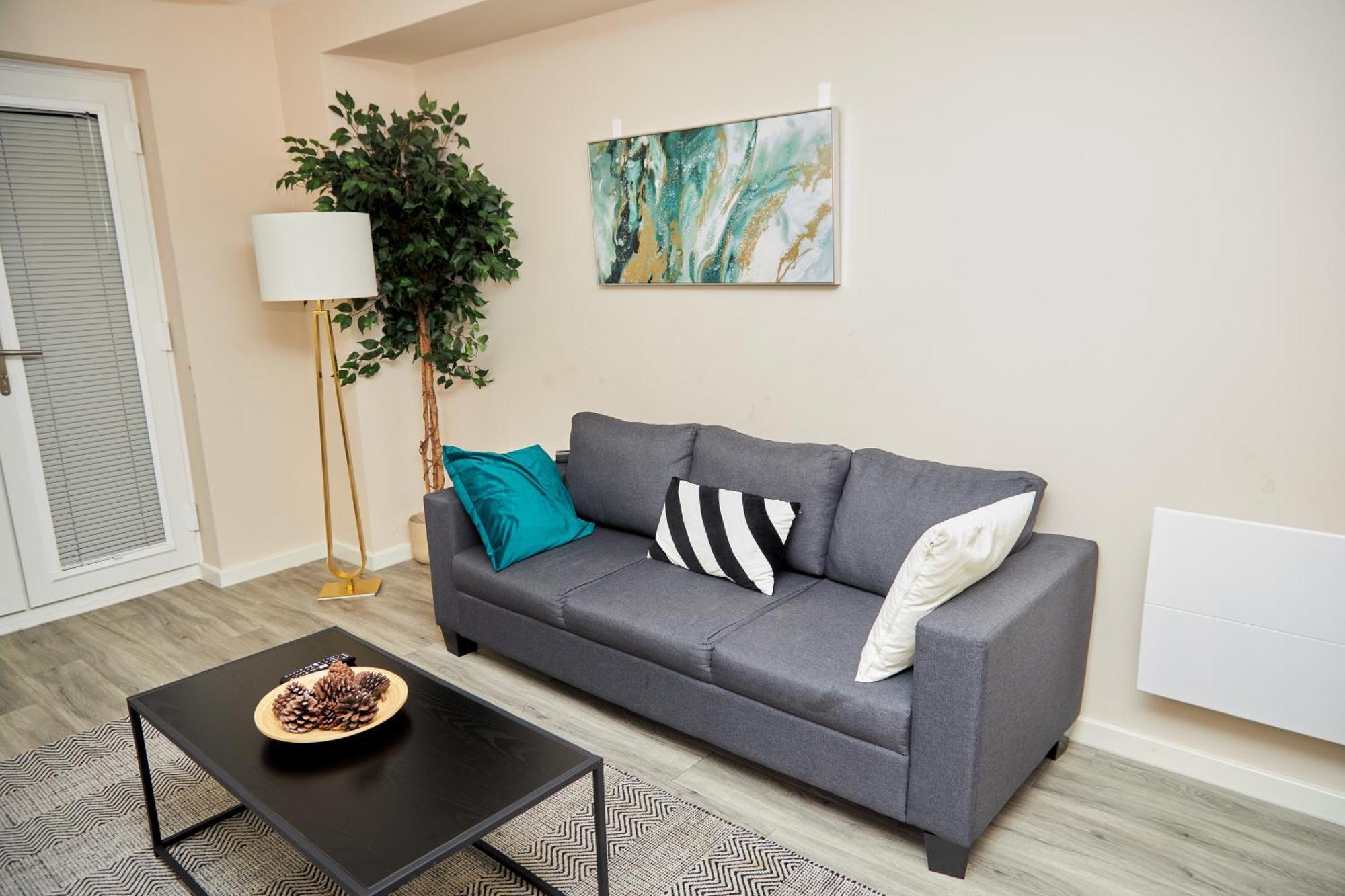 מנצ'סטר Deluxe And Cozy Two Bedroom With 1 Bathroom And Open Balcony מראה חיצוני תמונה
