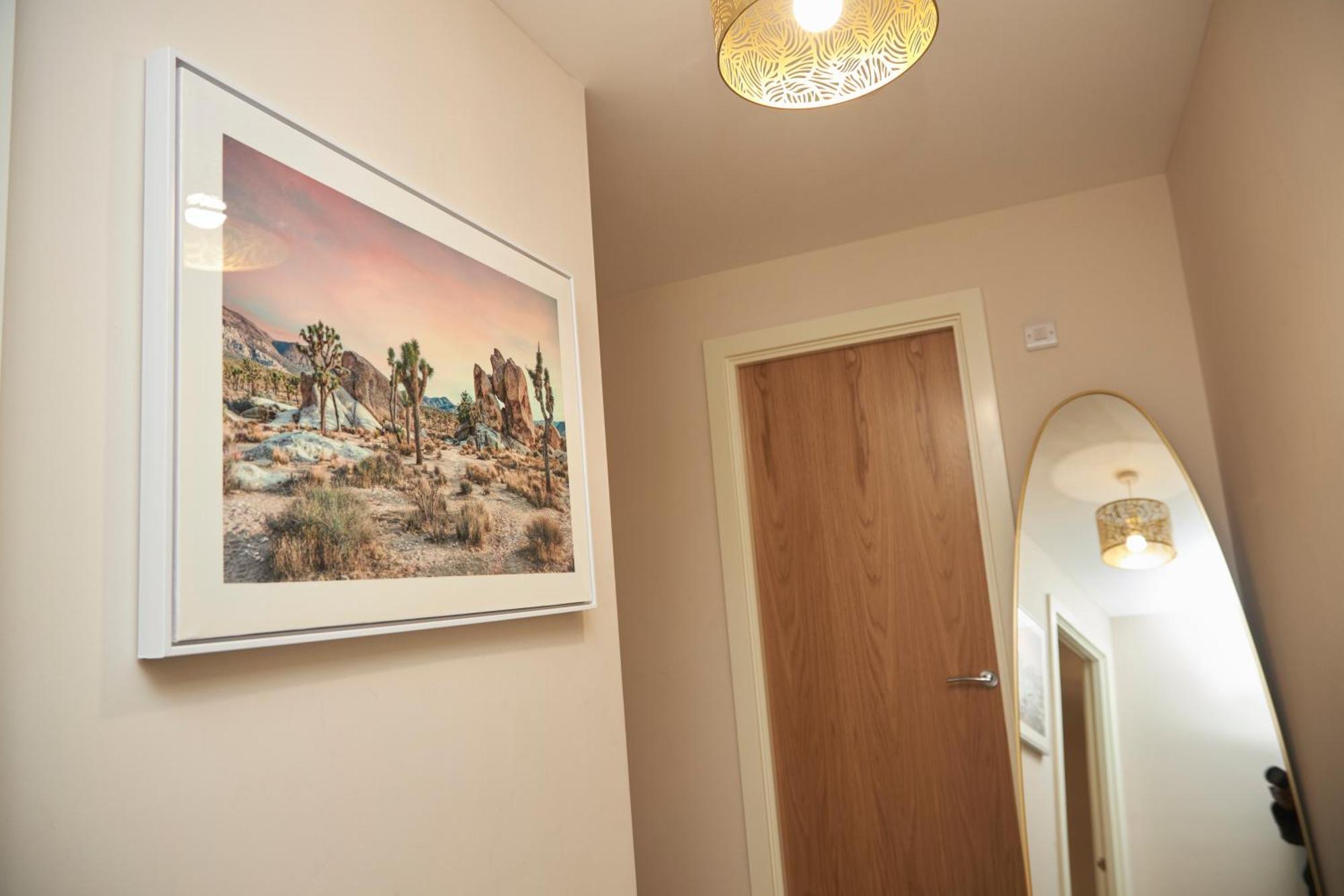 מנצ'סטר Deluxe And Cozy Two Bedroom With 1 Bathroom And Open Balcony מראה חיצוני תמונה